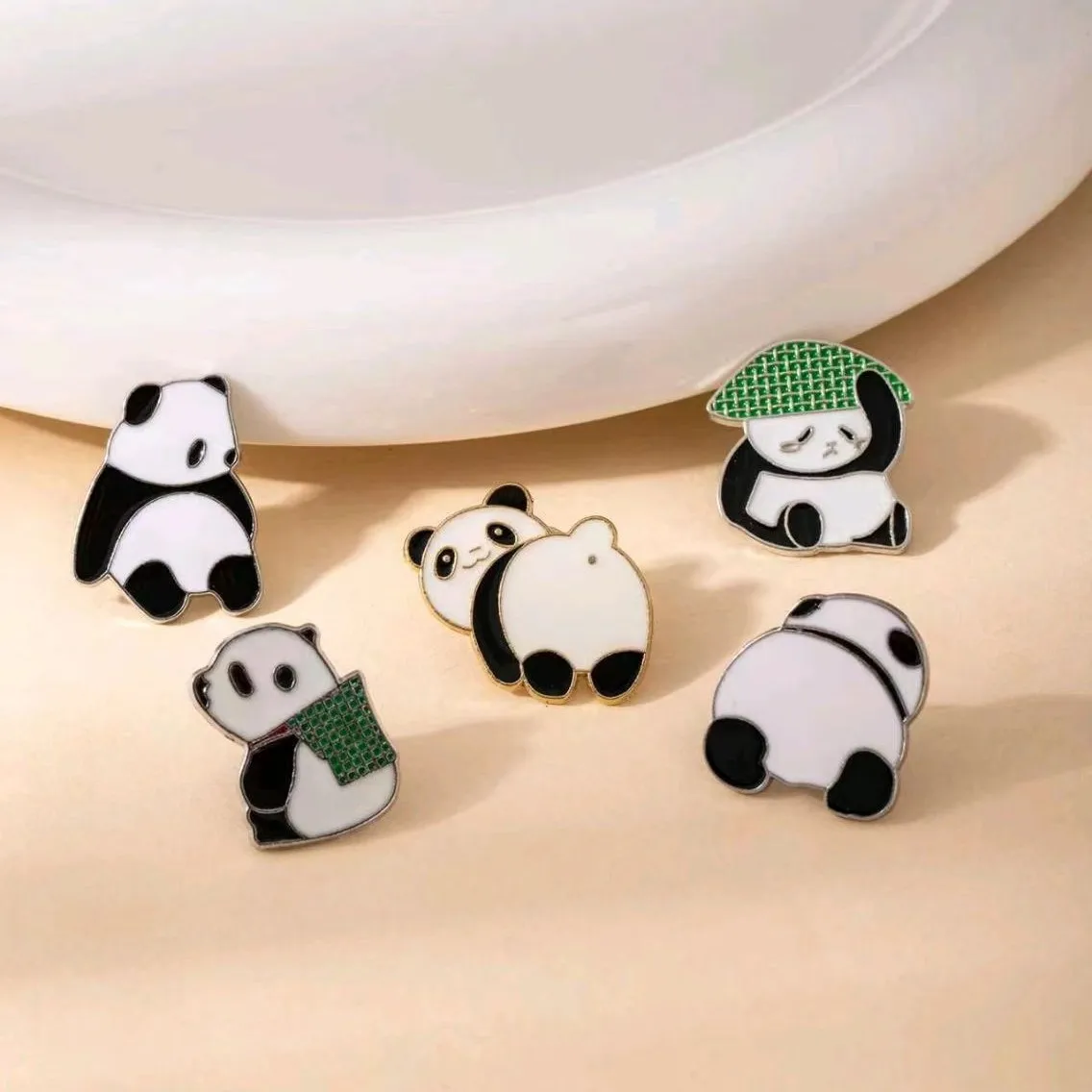 

Cute Panda Butt Metal Brooch Creative Funny Panda Shape Lapel Pin Fashion Bag Clothing Decoration Badge Accessories For