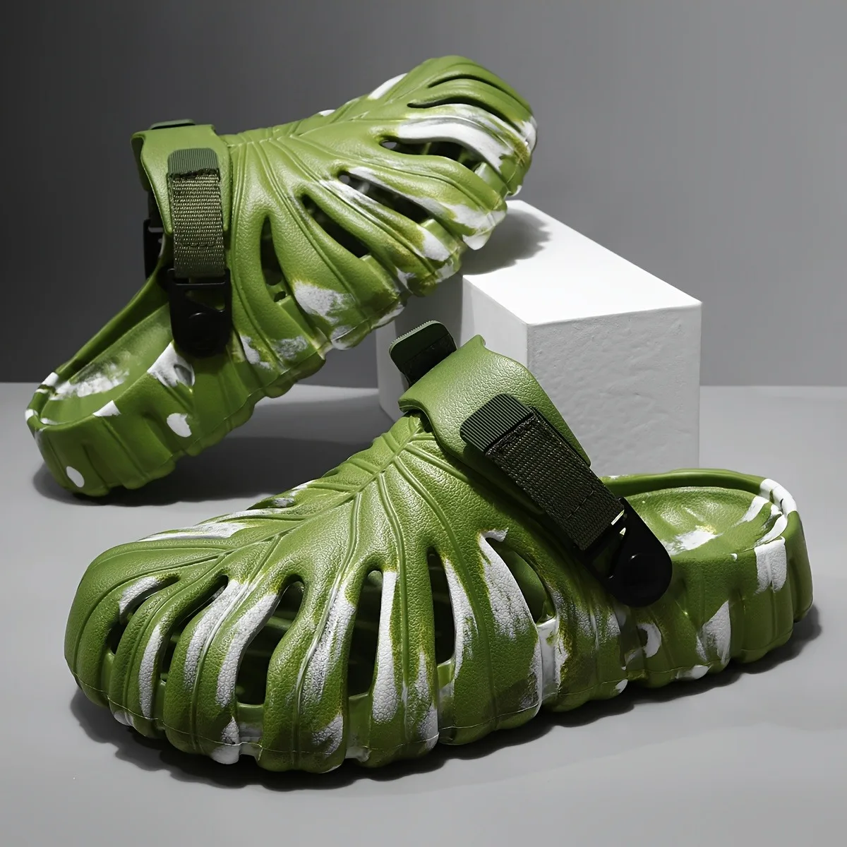 موديل 2025 من الأحذية خفيفة الوزن ومسامية ومضادة للانزلاق وعصرية وغير رسمية سهلة الارتداء، شباشب شاطئ مريحة