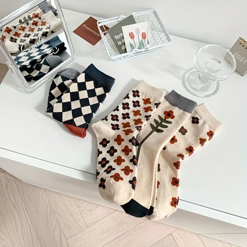 

5 pairs of women's autumn and winter socks artistic retro flower versatile diamond shaped mid length socks