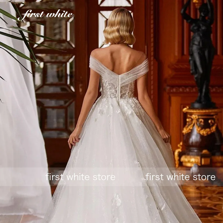 Eerste witte op maat gemaakte trouwjurk charmant uit de schouder kralen applicaties bruids v-hals backless prinses vestidos de novia