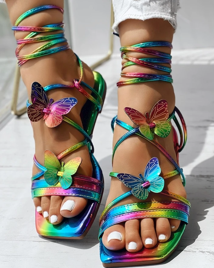 Damensandalen 2025, neue Mode, Schmetterlingsmuster, Ombre-Sandalen mit mehreren Riemen, lässige Schnür-Strandurlaub, flache Sandalen