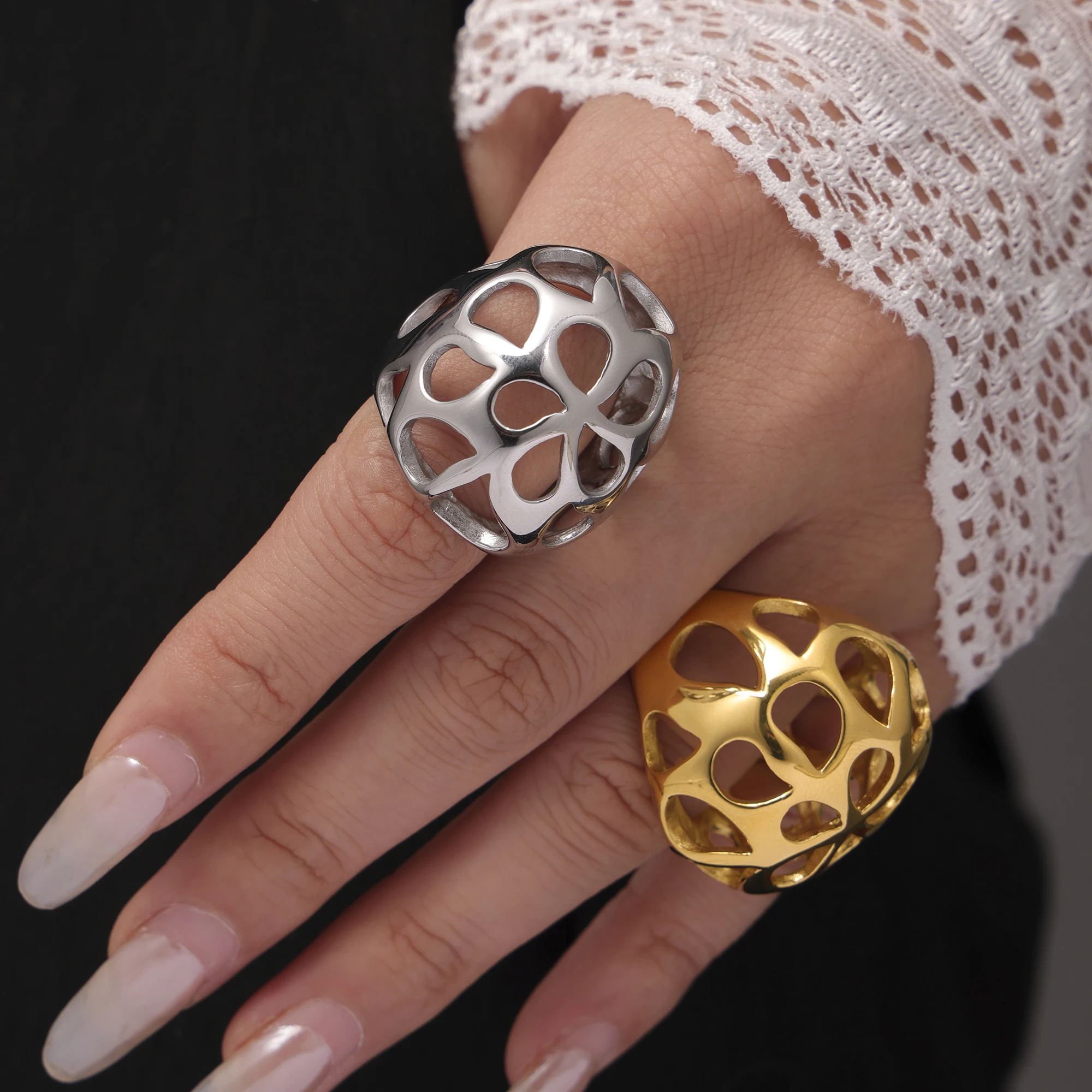 Unique Hollowed Sphere Ring For Women 18k Gold Plated Hyperbole Women\'s Stainless Steel Finger Rings Aesthetic Woman Jewelry