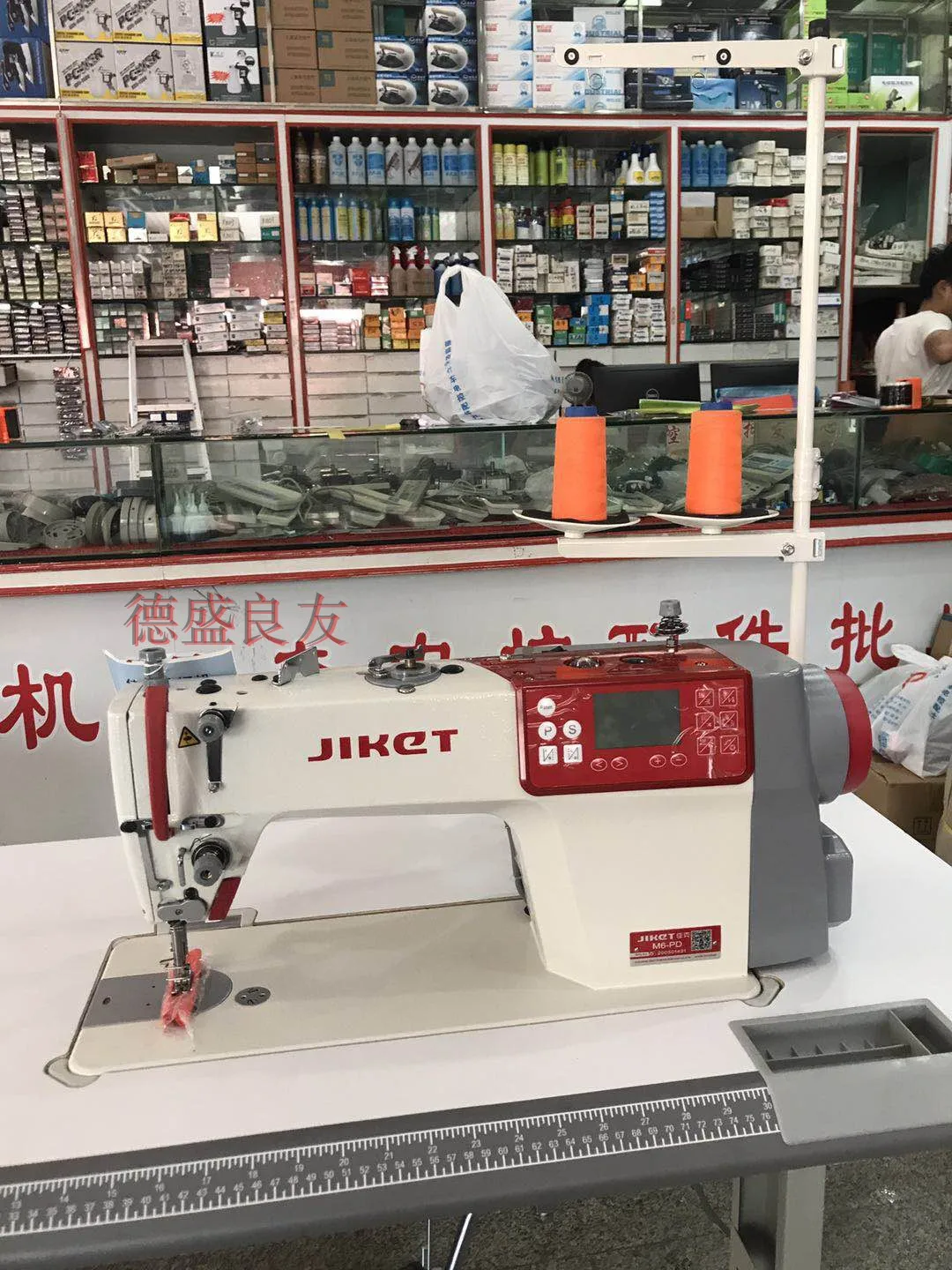 

Компьютерная швейная машина Jiake Компьютерный стежок Энергосберегающая бесшумная компьютерная машина с прямым приводом Плоская