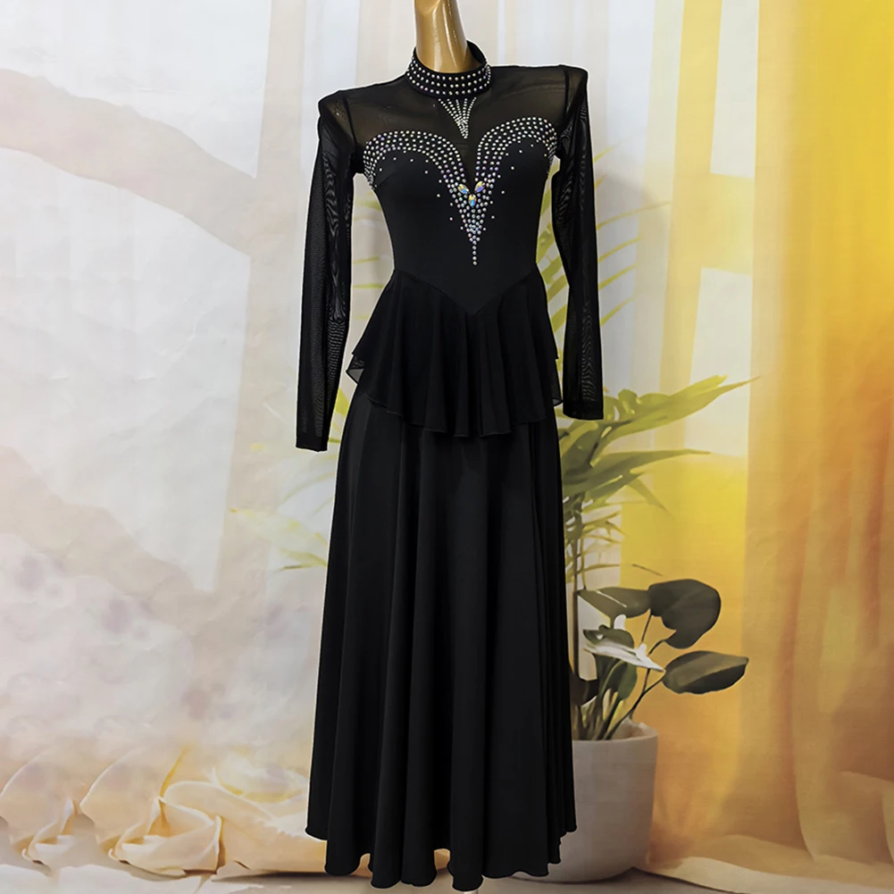 فستان رقص للحفلات الراقصة باللون الأسود ذو رقبة عالية باللون الأحمر الخمري زي المسرح بأحجار الراين والجلود الوردية ملابس الرقص بأكمام طويلة