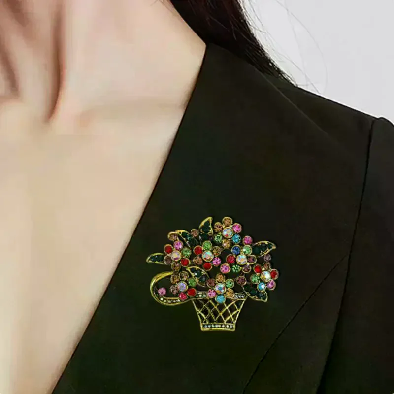 Vintage Colored Rhinestone Flower Basket Brooches Women Beauty Sparkling Flower Brooch Wedding Party Banquet Casual Jewelry Gift