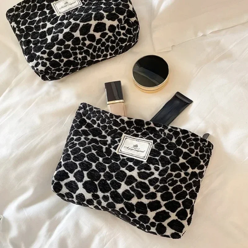 Classic Leopard Print Makeup Bag Zipper Pouch Large Capacity Portable Toiletries Bag Organizer Beauty Case Cosmetic Bag Women