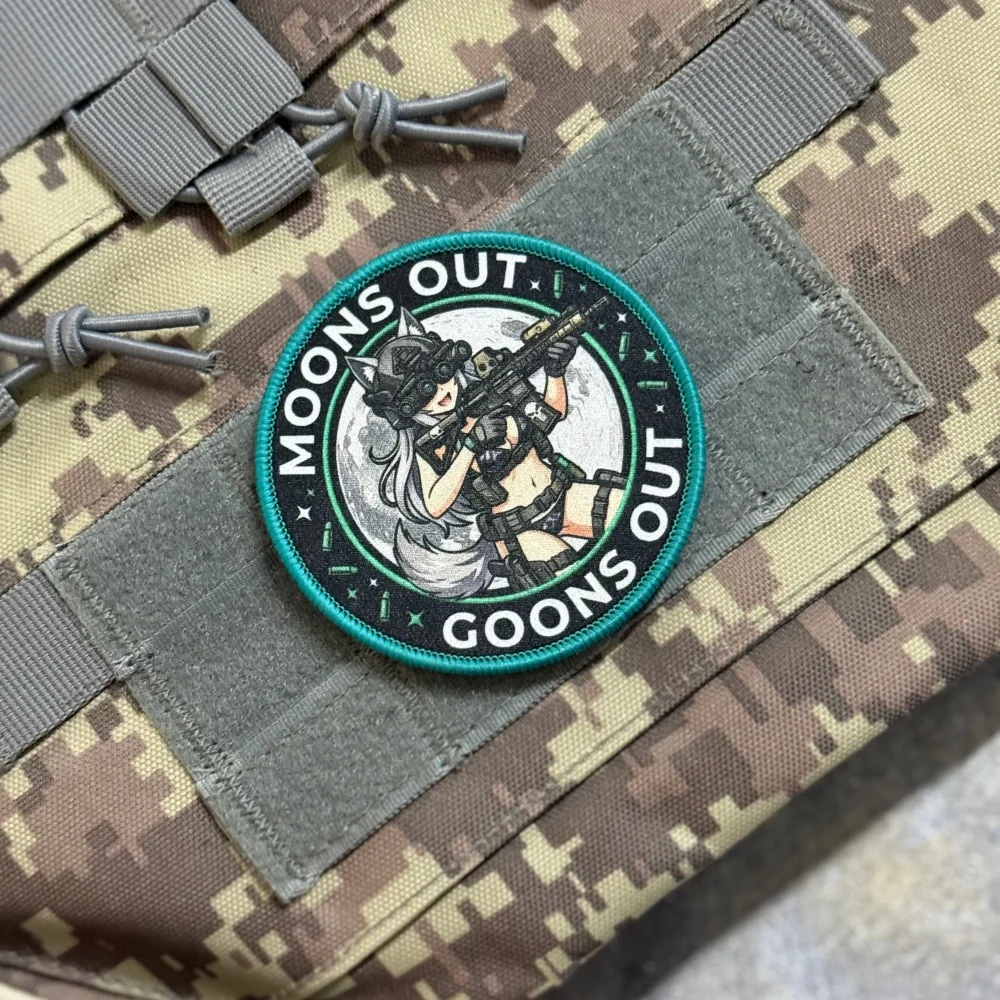 Parches de gancho y bucle con estampado de chica anime 'Moons Out Goons Out' para ropa, insignia táctica Fox, pegatina para mochila de exterior