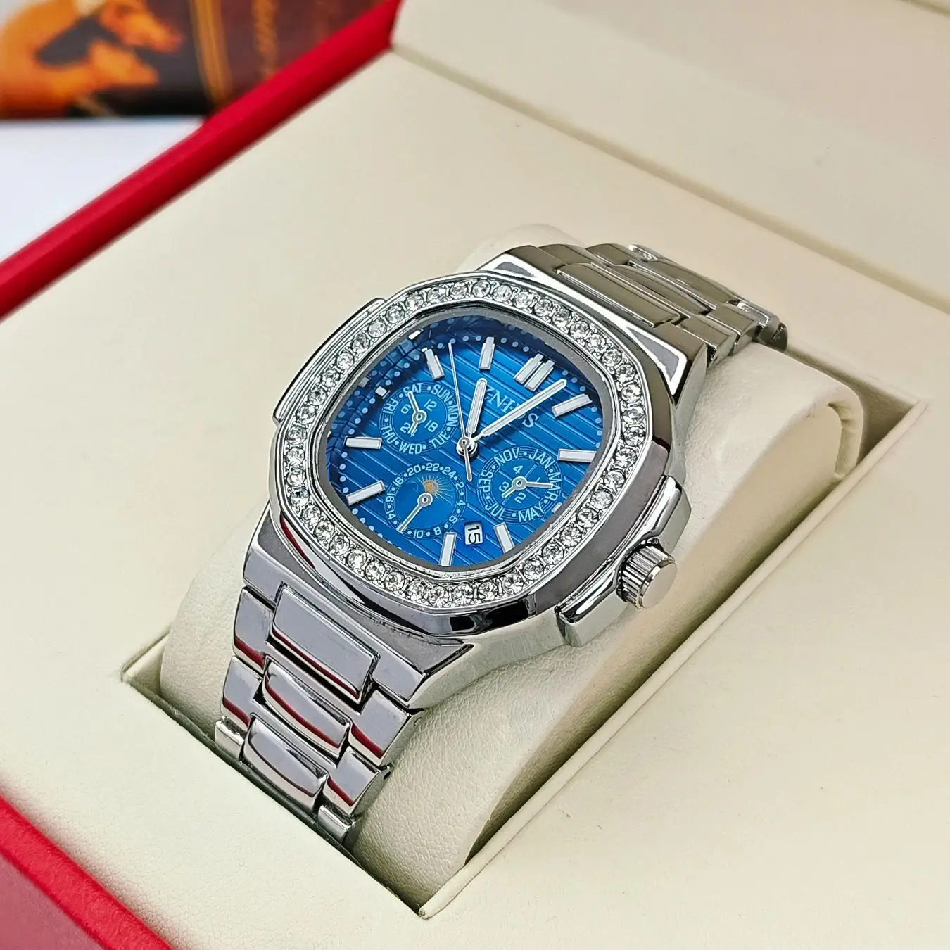 Квадратные мужские часы серии Nautilus, инкрустированные бриллиантами, дизайн скелета, водонепроницаемые, светящиеся, календарь, высокое эстетическое значение, легкая роскошь, модные, деловые, уникальные, универсальные, красивые, модные мужские наручные часы