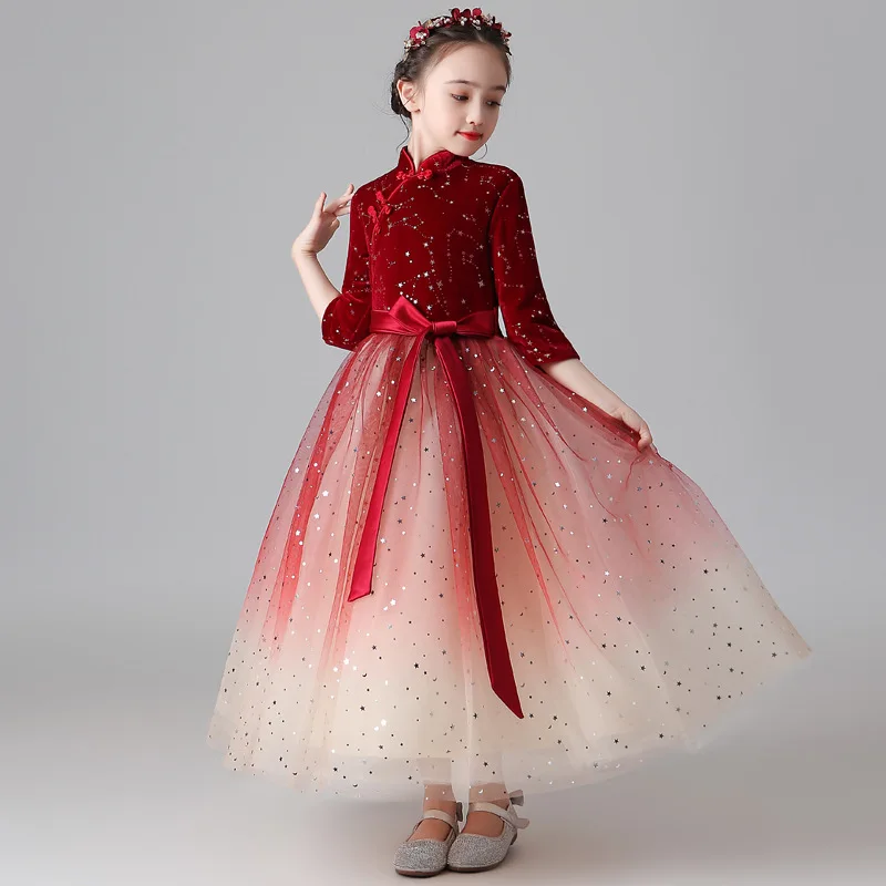 فستان سهرة للفتيات المضيف باللون العنابي الأميرة زهرة فتاة منتفخة من التول يظهر أداء البيانو