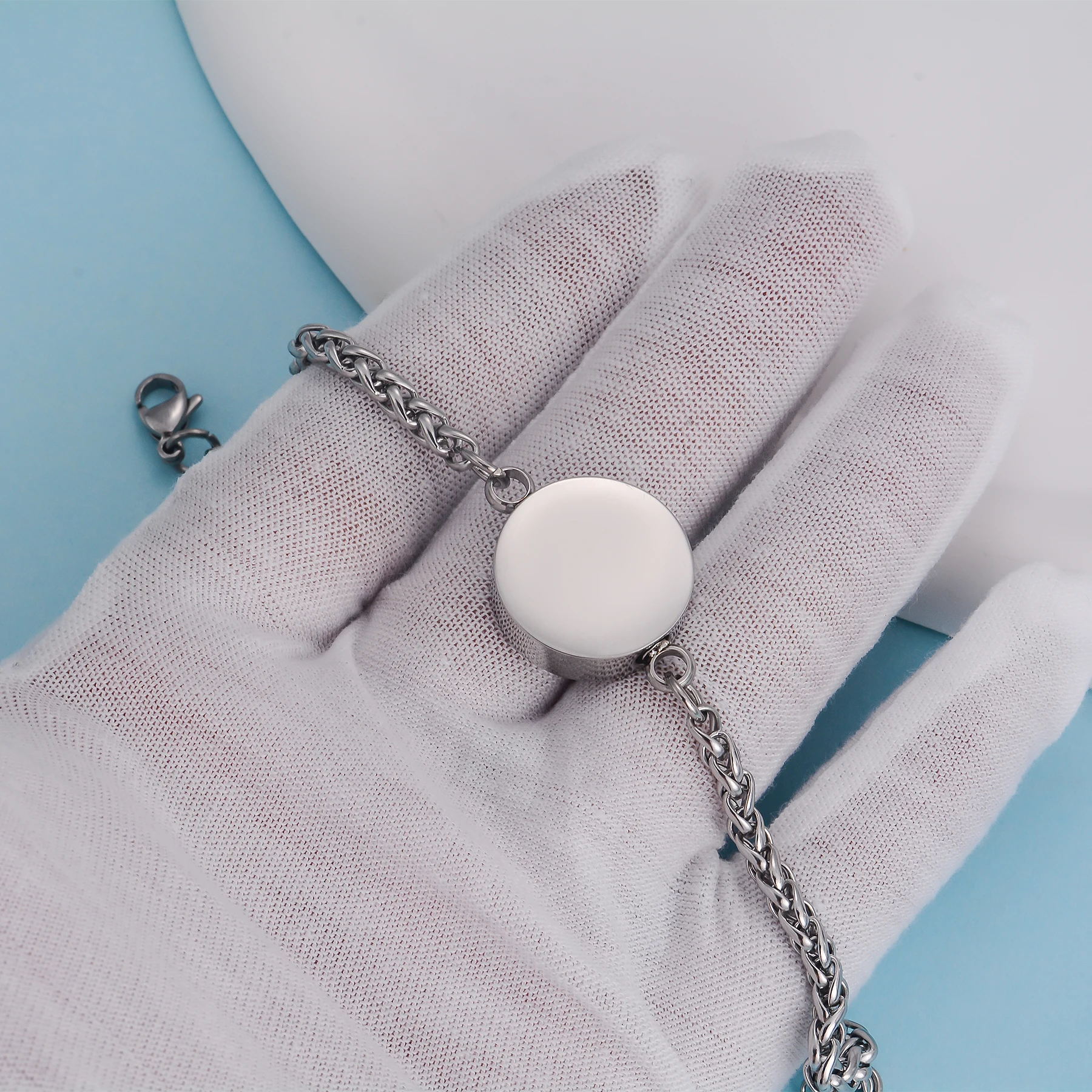 Maßgefertigtes Rundes Charm-Armband für Asche, Edelstahl-Erinnerungsstück für die Einäscherung, Gedenkarmreif für die Aufbewahrung von menschlicher oder tierischer Asche – Detail 4