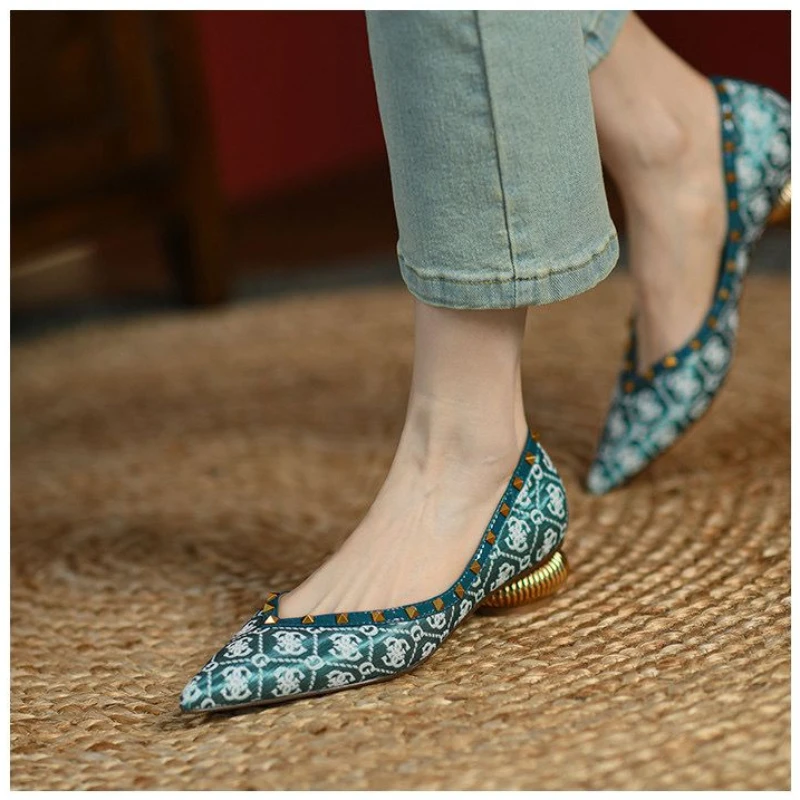 2024 Spring Summer Rivet Pattern Pointed Toe Breathable Casual Women\'s Shoes Fashion New Elegant Low-heeled Shoes NO: 689