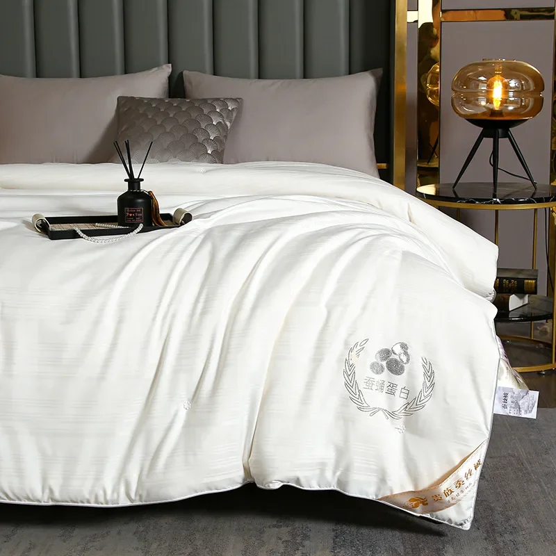 

2024 new thickened warm and skin-friendly comfortable satin strip silkworm chrysalis protein silk quilt spring and autumn quilt