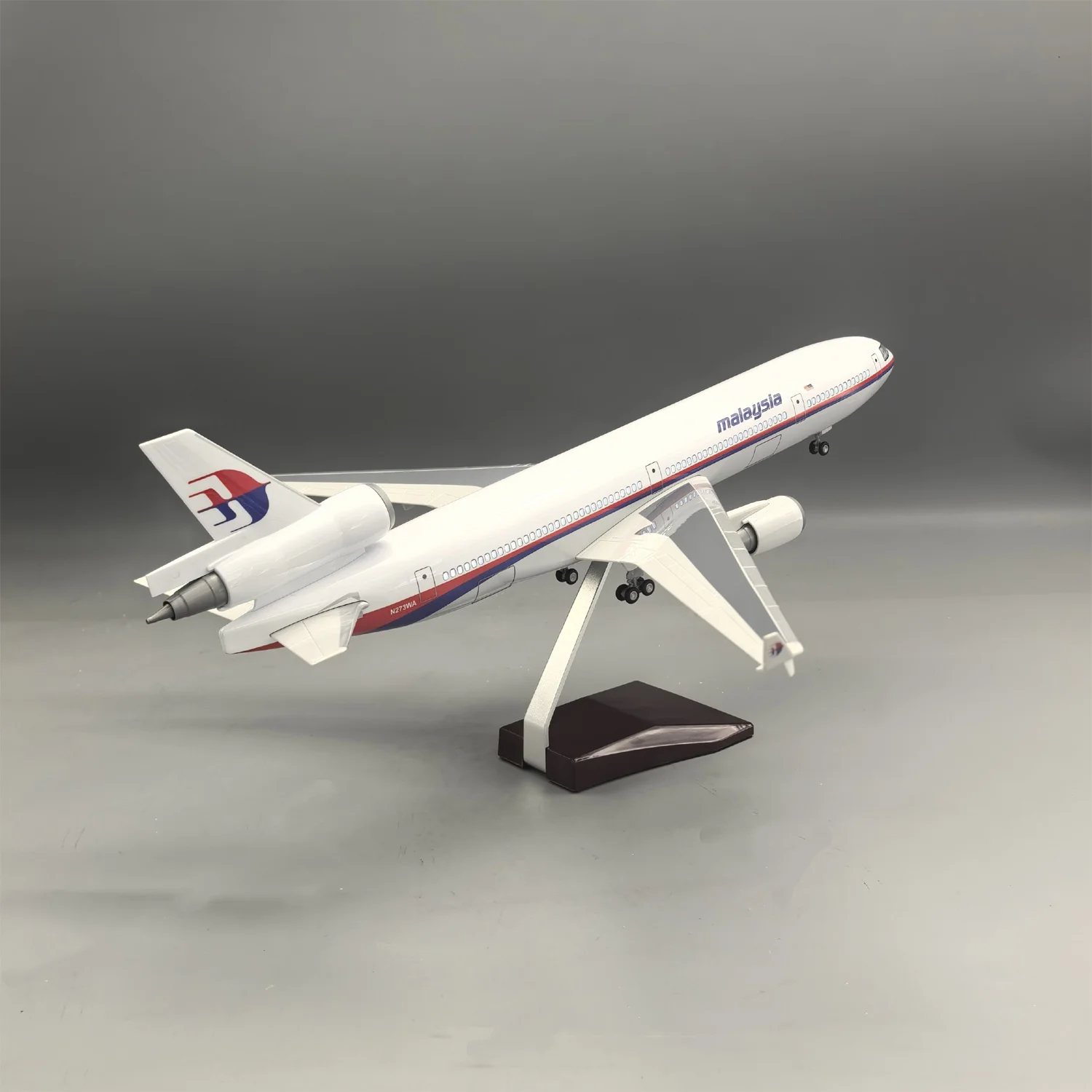 1/130 Large Scale Airplane 47cm Malaysia Air MD-11 Diecast Aircraft Resin Plane Model With Stand For Display Collection Gift