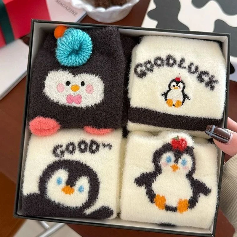 

4 пары женских носков, зимние утолщенные теплые плюшевые носки-тапочки для девочек, милые универсальные носки средней длины с рисунком пингвина Kawaii