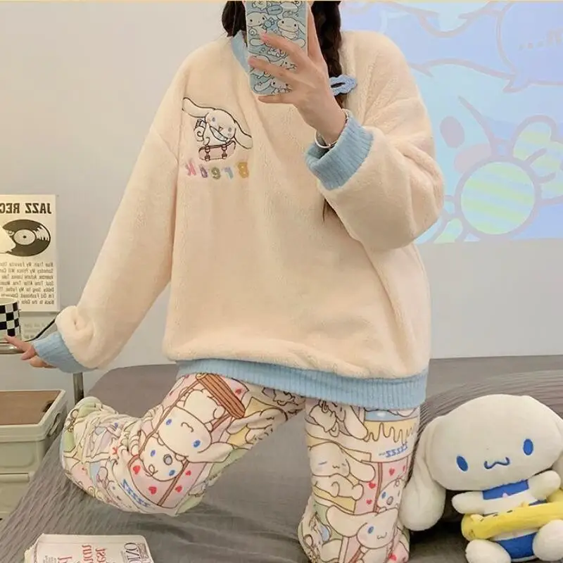 

Зимний пижамный комплект Sanrio Cinnamoroll из 2 предметов, милый мультяшный дизайн, женская теплая одежда для сна, с длинными рукавами, брюки, ночная одежда, фланелевая домашняя одежда
