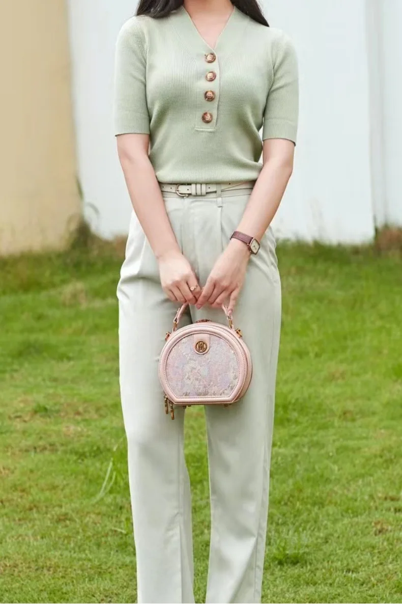 Fashionable Women's Embroidered Hand-held Round Cake Bag Niche Light Luxury Fashionable Versatile Single Shoulder Crossbody Bag