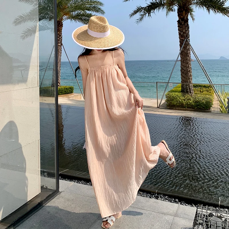 Gentle and Lazy Sea Breeze Spaghetti Strap Flowing Elegant Fair-Skinned Stylish Vacation Style Textured Long Dress Women