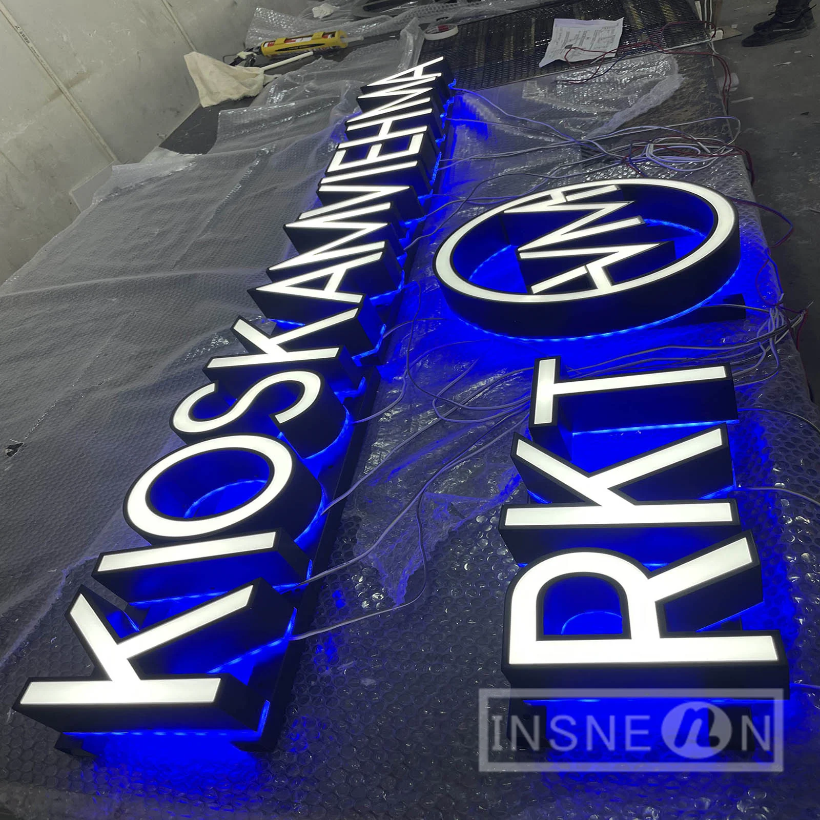 Custom Lichtgevende Acryl 3d Lichtgevend Karakter Waterdichte Winkel Kantoor Kanaal Logo Bewegwijzering