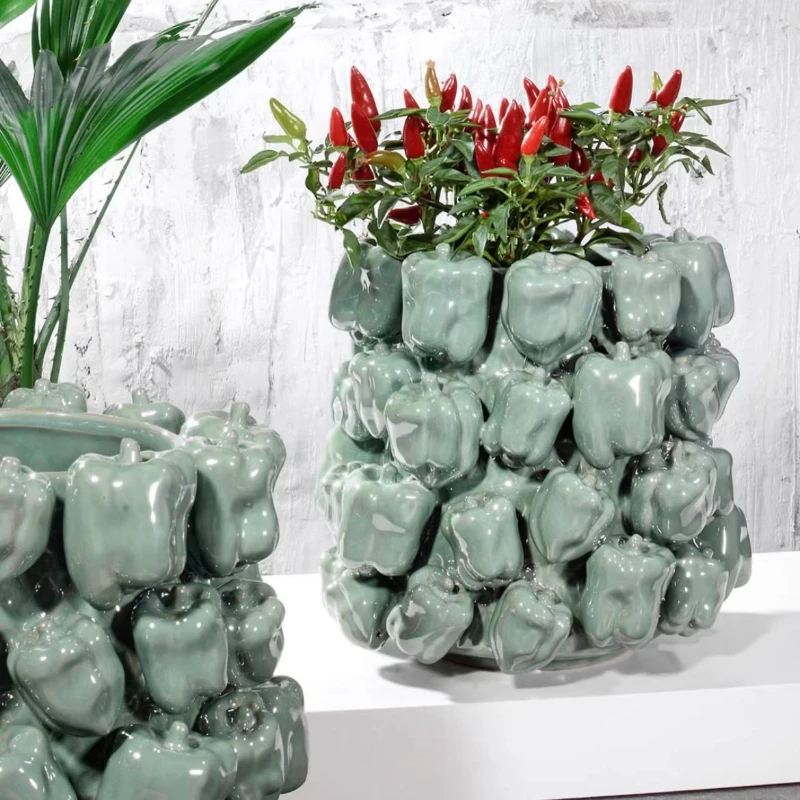 

Handmade pottery three-dimensional paste green pepper vase, decoration