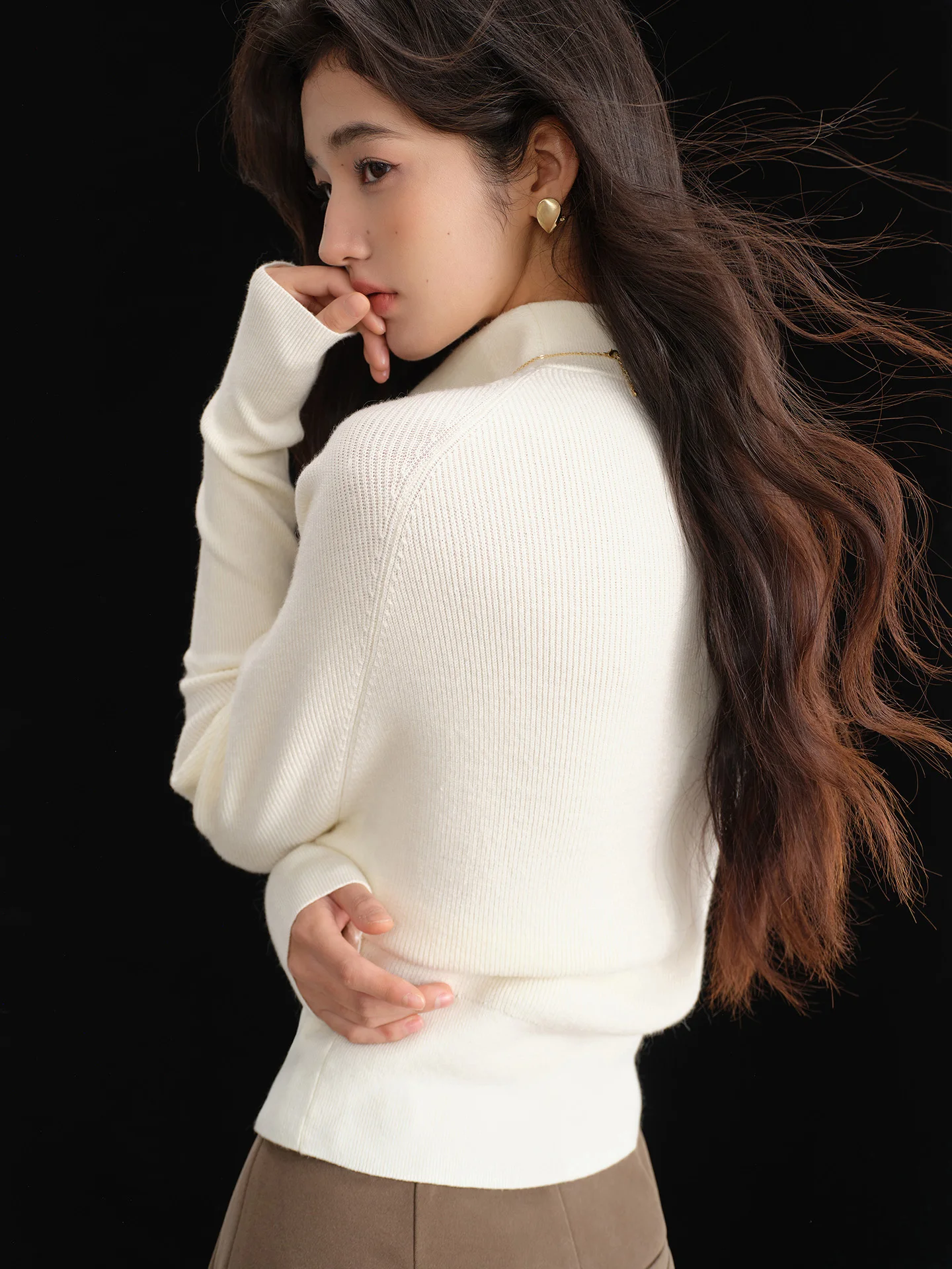 เสื้อไหมพรมผู้หญิง คอเต่า นุ่ม สบาย ทรงเข้ารูป เอวคอด ใส่ได้ทั้งฤดูหนาวและฤดูใบไม้ร่วง สไตล์ลำลอง ให้ความอบอุ่นและสง่างาม