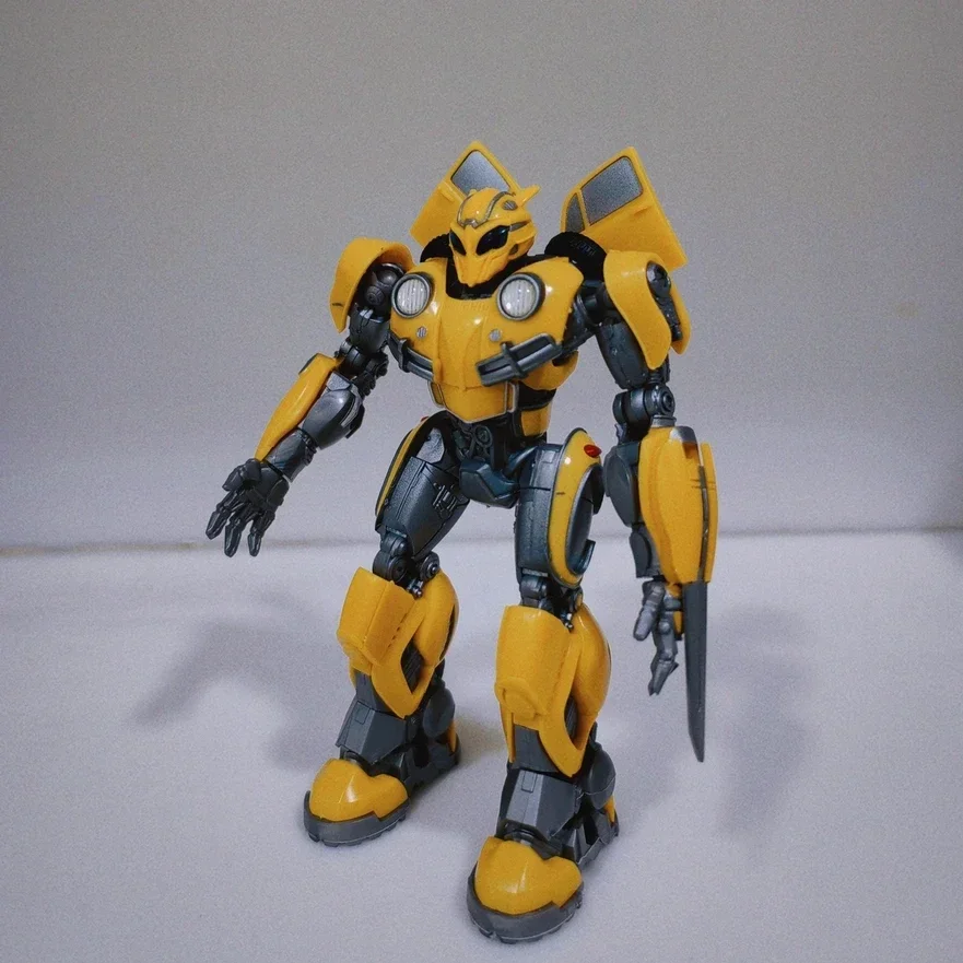 

Игрушки-трансформеры Trumpeter Beetle Bee, подвижная сборка без клея, модель 08100, умный комплект робота, фигурки героев, хобби, в наличии