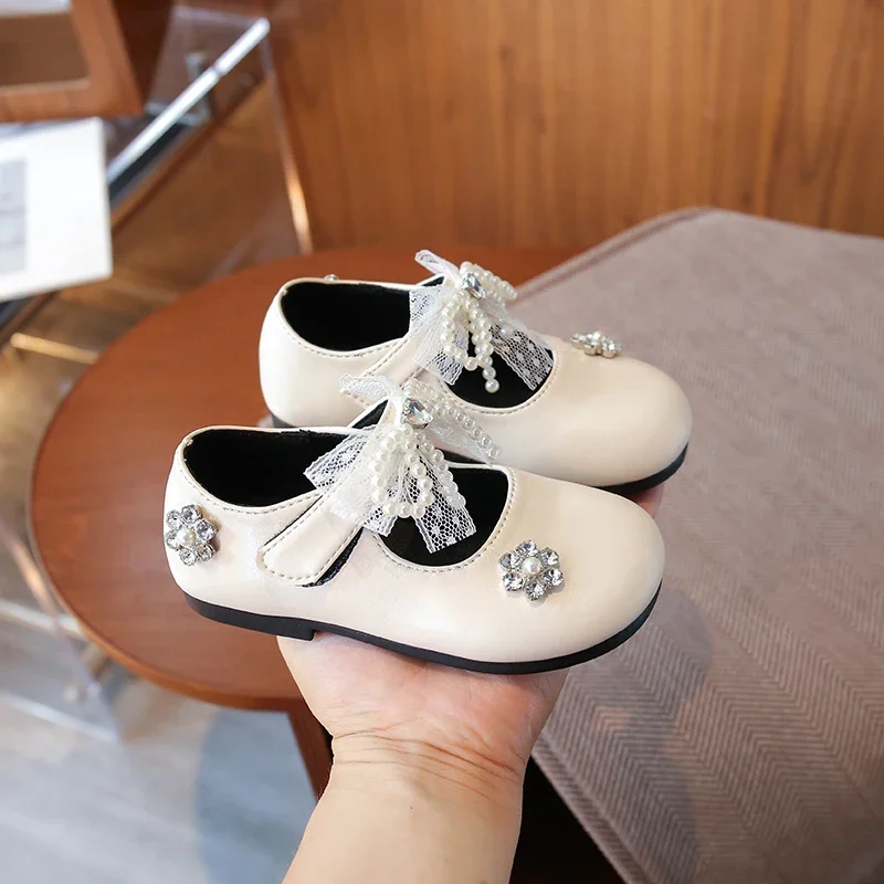 2025 New Kids Dance Shoes Round Toes Lace Bows Sweet Girls Princess Shoes Beading Shiny Crystal Children Flats Performance Trend