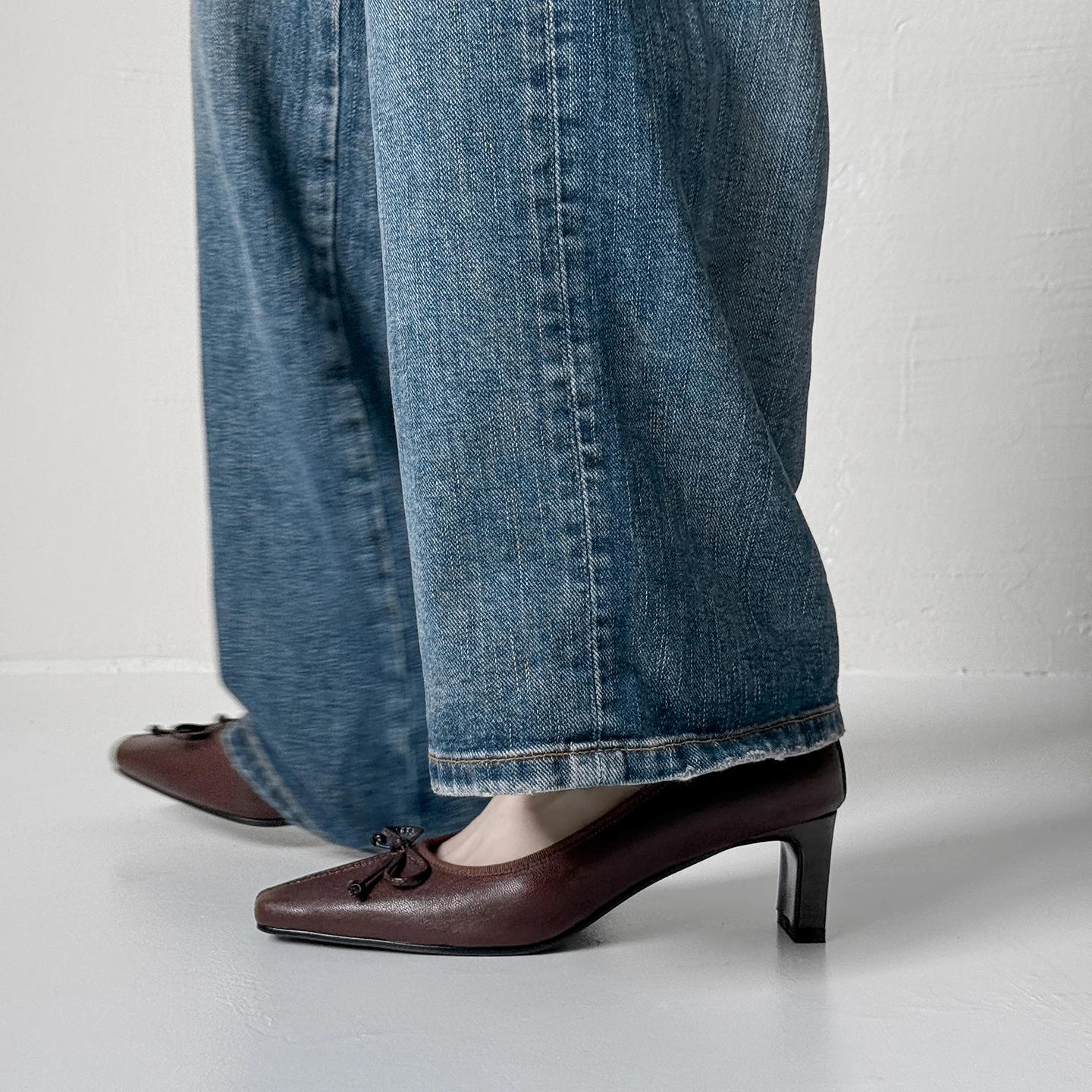 Arden Furtado 2025 Spring sheepskin square toe pull-on Chunky heels bowknot Pumps Large size commute Shallow Single shoe