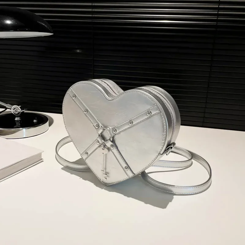 2024 New High-end Cool Girl Style zaini da donna Fashion Design borse a forma di cuore Y2K borsa a tracolla multifunzionale da donna