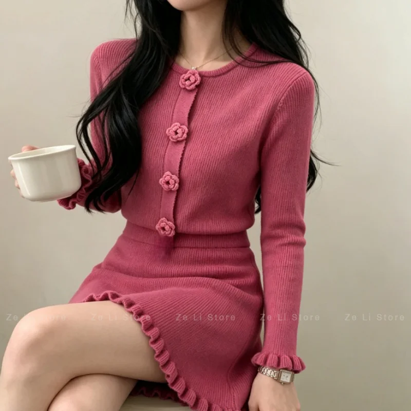 Early Autumn New Style Women's Knitted Floral Lace Set Slimming Top Versatile Skirt Two-Piece Suit Fashionable Ensemble
