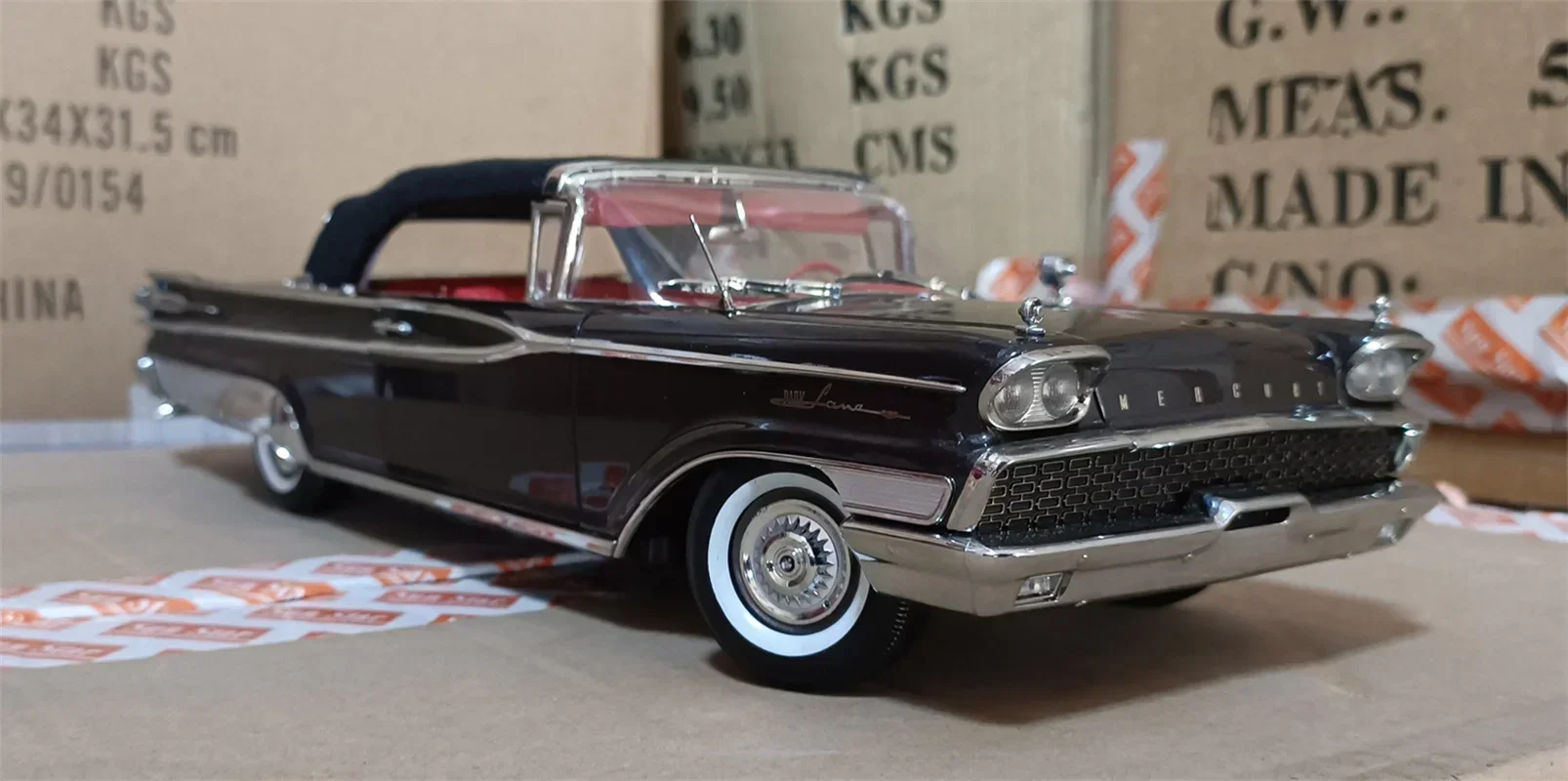 SunStar 1/18 For 1959 Mercury Park lane Closed Convertible Diecast Model Car Black Toys Gifts Display Collection Ornaments