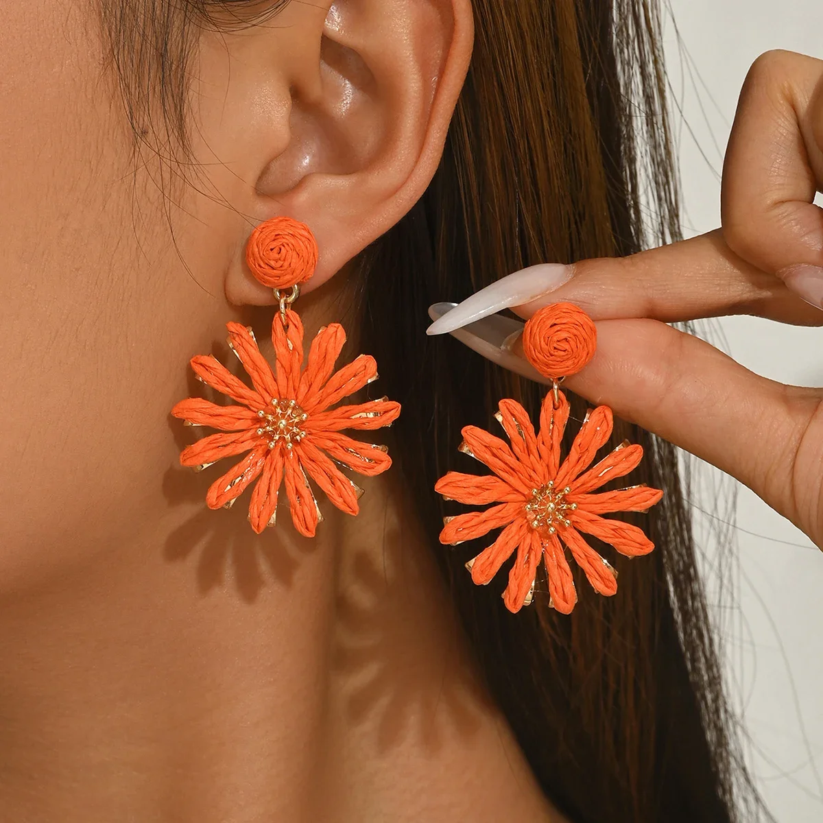 Bohemian vintage beach vacation-style hand-woven raffia daisy earrings, perfect for women to wear on a daily basis, on vacation,