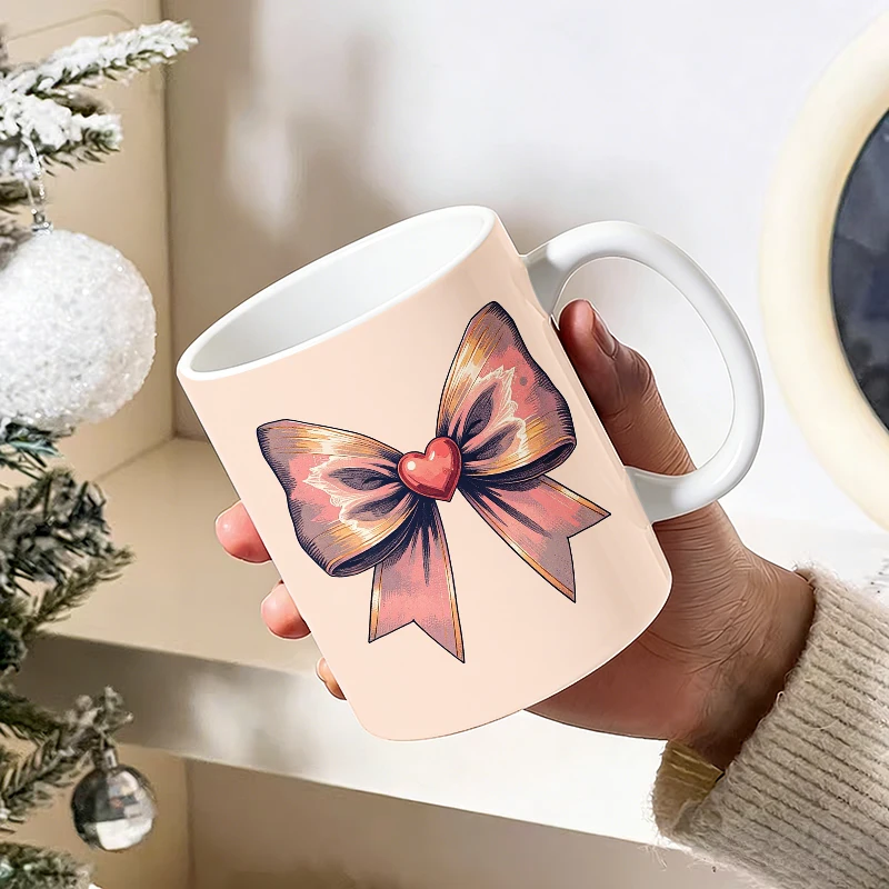 

1pcs Retro gold-edged heart bow ceramic cup with handle, creative coffee cup, insulated milk cup, office tea cup, fade-resistant