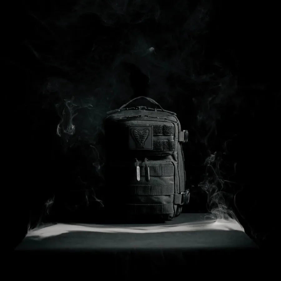 حقيبة ظهر تكتيكية صغيرة من WOLFpak 9L للرجال والنساء حقيبة حمل صغيرة للاستخدام اليومي لصالة الألعاب الرياضية والسفر والمدرسة متينة ومقاومة للماء