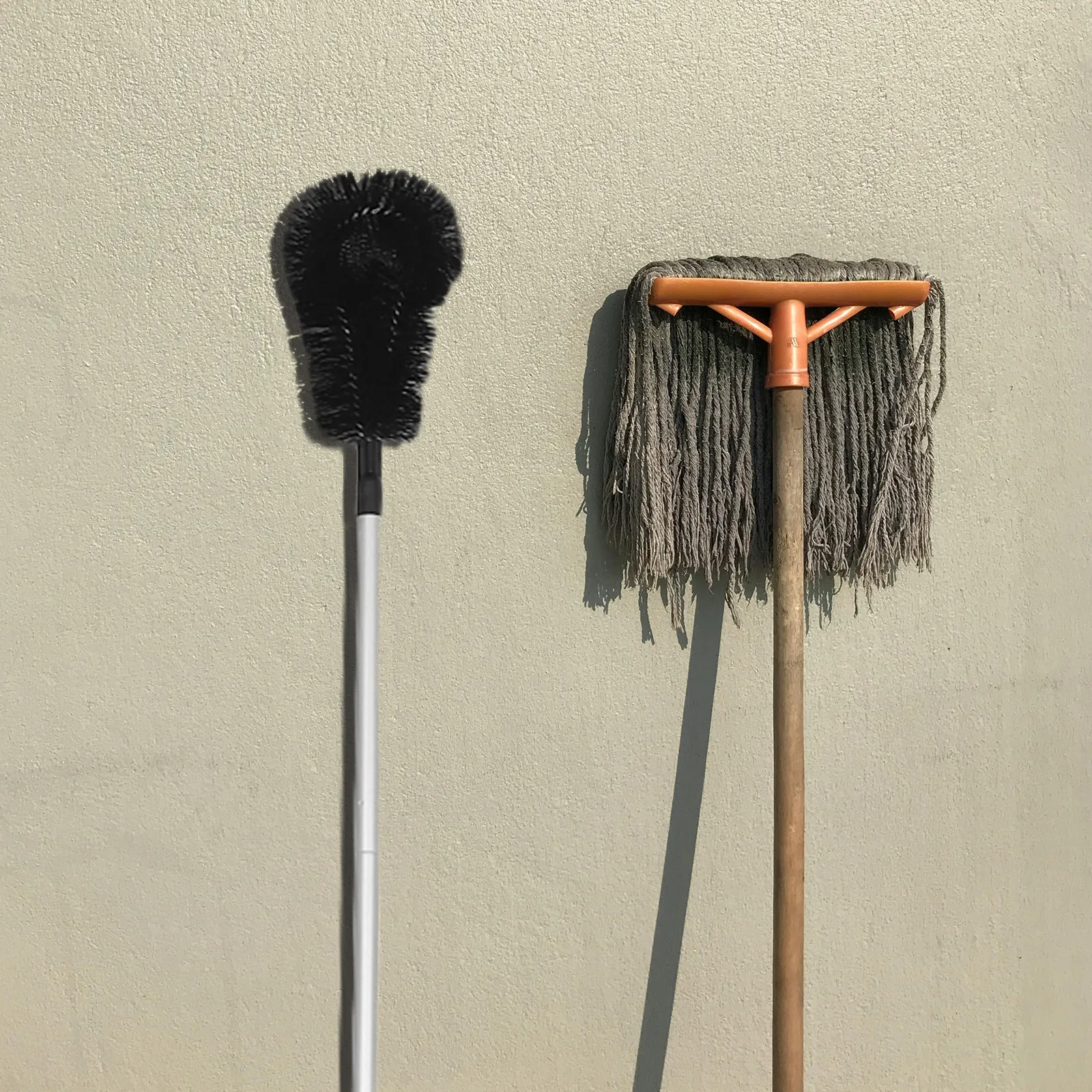 Roof Cleaning Brush Tools Long Dusting Pole Telescopic Gutter Cleaner Flexible Multi Angle Outdoor Gutter Duster Leaf Removal