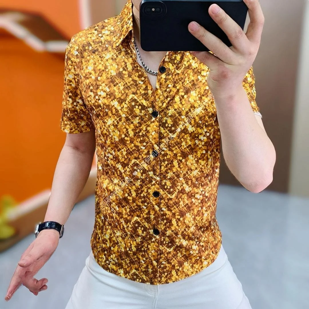 

Высококачественная мужская рубашка из ледяного шелка с коротким рукавом, приталенного кроя, модная, эластичная, с воротником, золотистого цвета, из премиальной ткани, в корейском стиле.