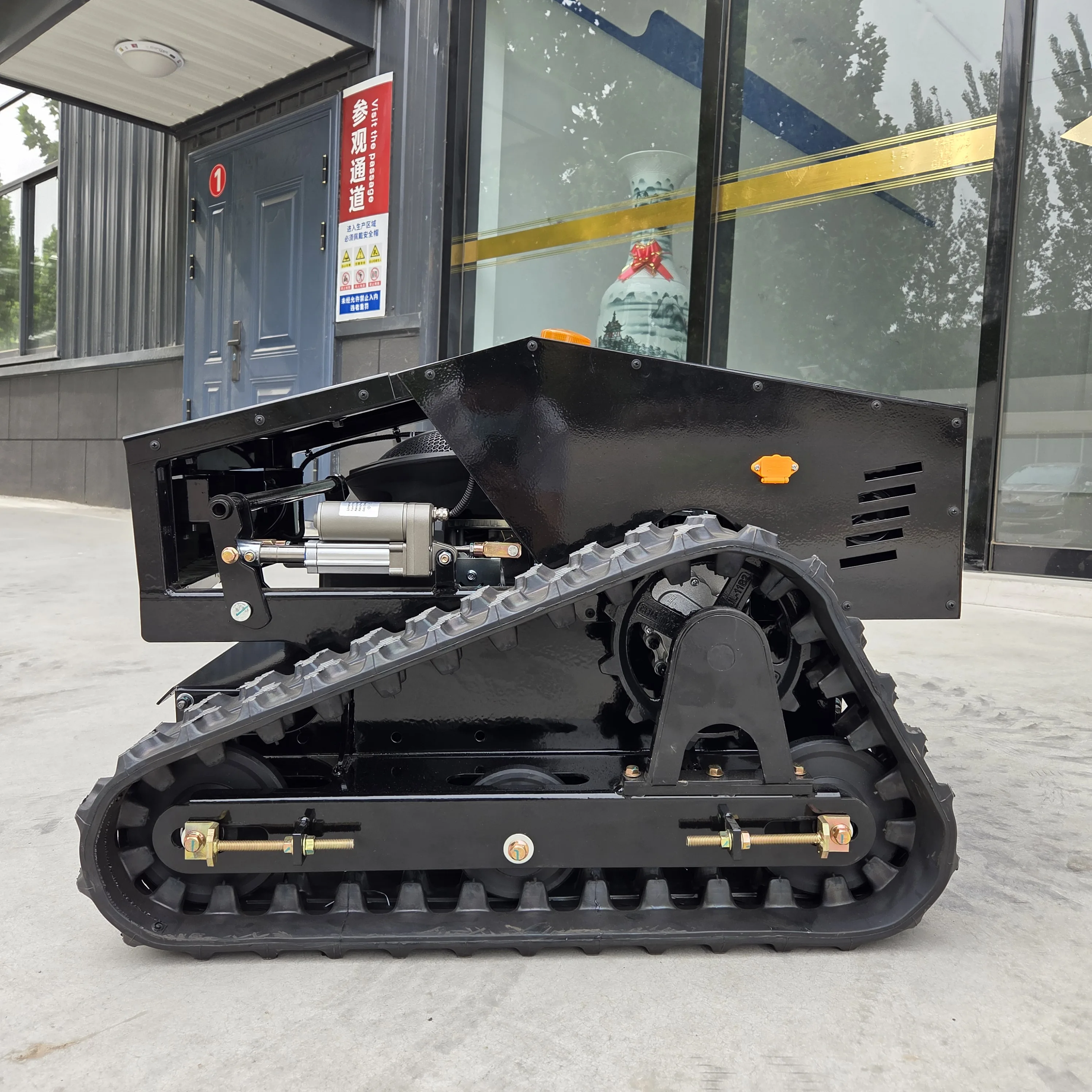 Ferngesteuerter Rasenmäher mit 500 mm verstellbarem Klingenlift – angetrieben durch RATO-, Loncin-, Kohler-Motoren |   Lieferung von Tür zu Tür