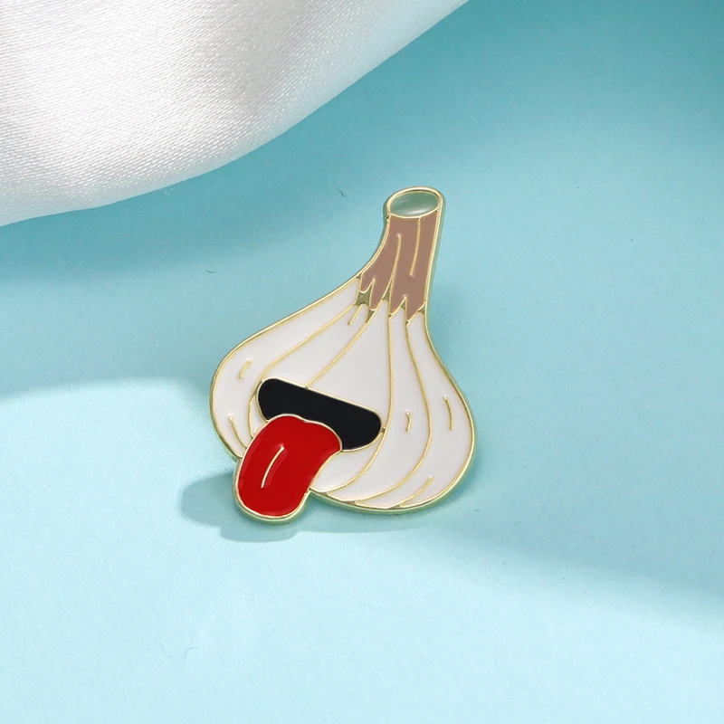 Wacky  Red Long Tongue Garlic Design Enamel Brooches Cute Women Girls Backpack Bag Golden Pins Food Badge
