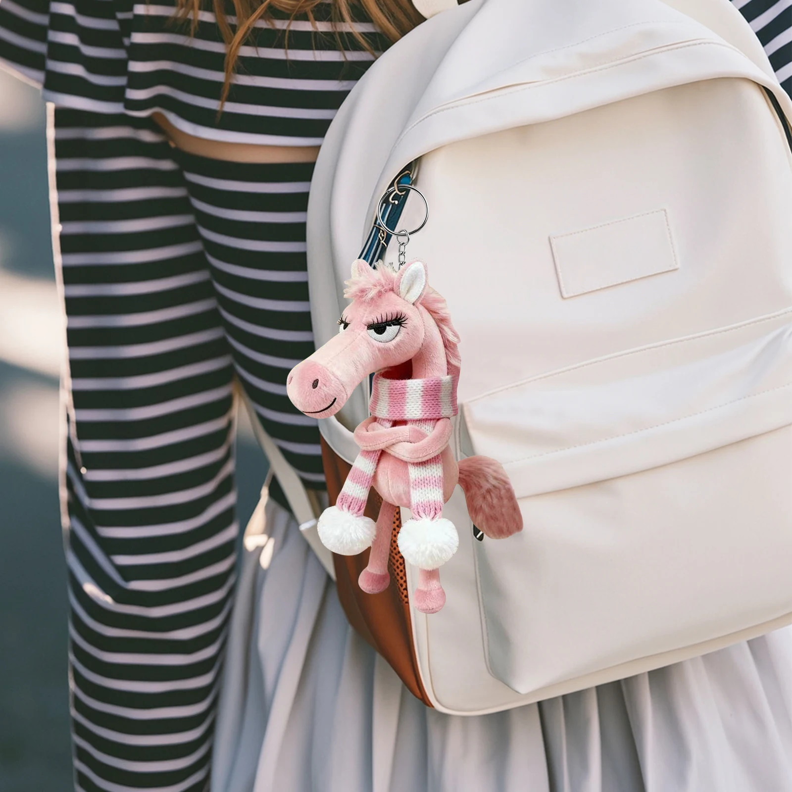 

Брелок-талисман «Год Лошади», символизирующий силу, мужество и баланс, мягкий плюшевый кулон в виде лошади для рюкзака, сумки и портфеля.