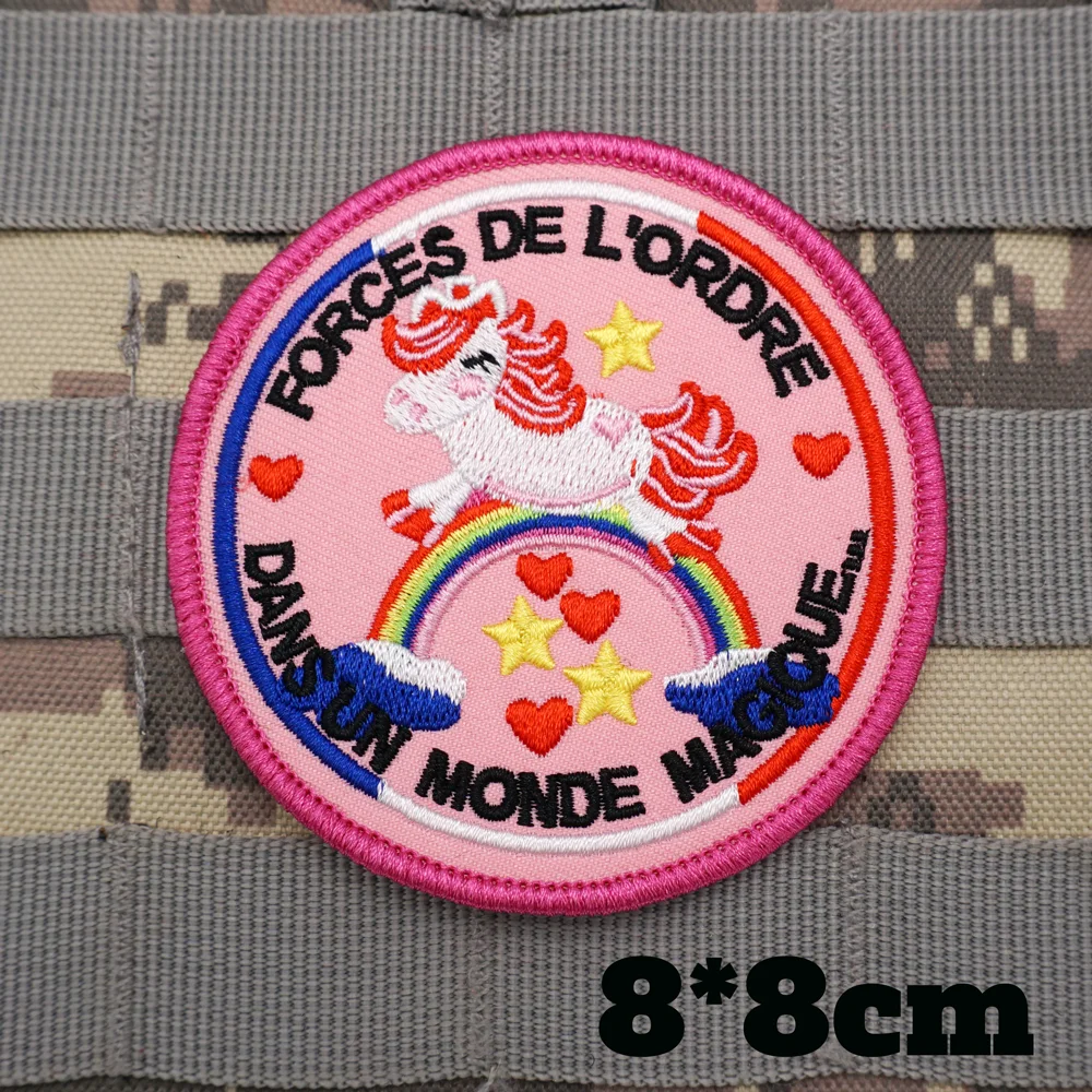 FORCES DE L'ORDRE DANS UN MONDE MAGIQUE Parches bordados tácticos militares Brazalete Mochila Insignia con respaldo de gancho