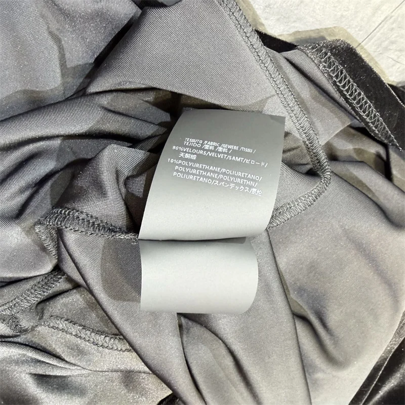 Abito da donna 2025 Inverno nuovi abiti lunghi slim con bretelle in velluto Abito con strass avvolto sui fianchi Abiti da festa sexy senza schienale