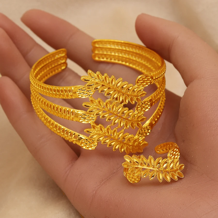 Naher Osten, grenzüberschreitendes Dubai-Schmuckset mit 24 Karat vergoldetem, hohlem Blattgold, Armband, Ring, zweiteiliges Set
