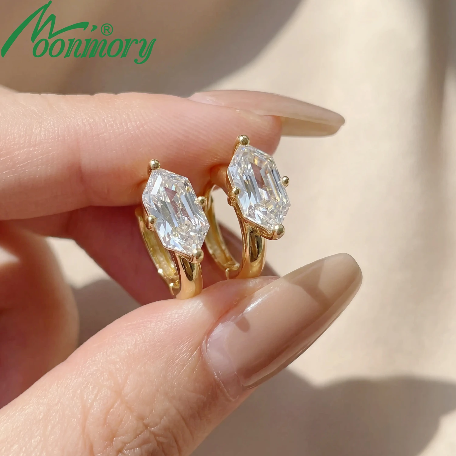 Moonmory Original Design Dutch Hexagonal Marquise Messing Huggies Creolen für Damen, umweltfreundlicher Luxus-Markenschmuck, minimalistische doppelte 14K vergoldete Huggies Creolen mit 5A Zirkonia,