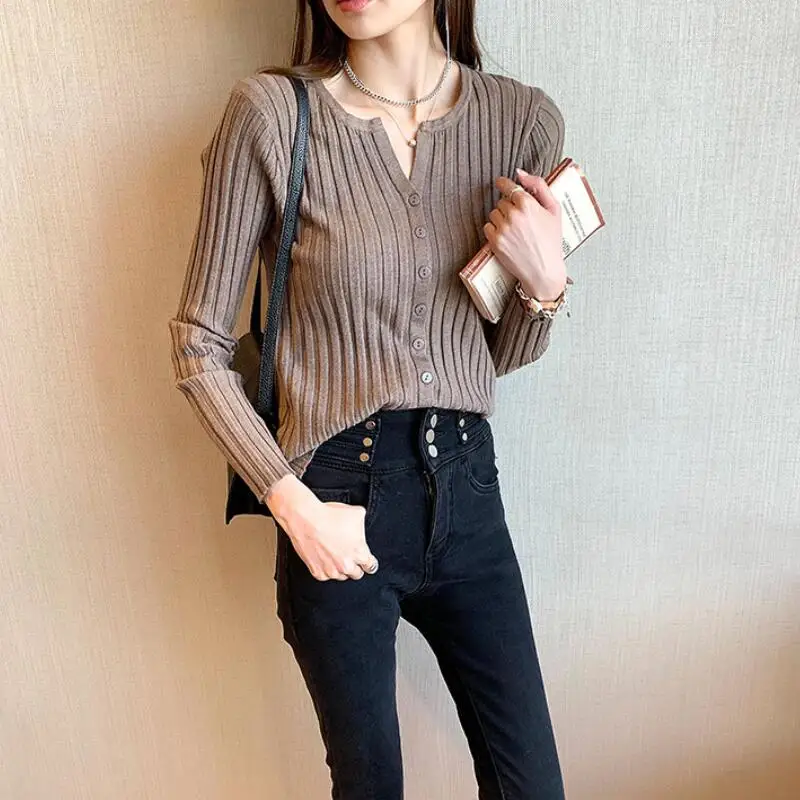 

Горячая новинка 2026: Женский осенне-зимний вязаный кардиган в корейском стиле, приталенный, элегантный, стильный, универсальный