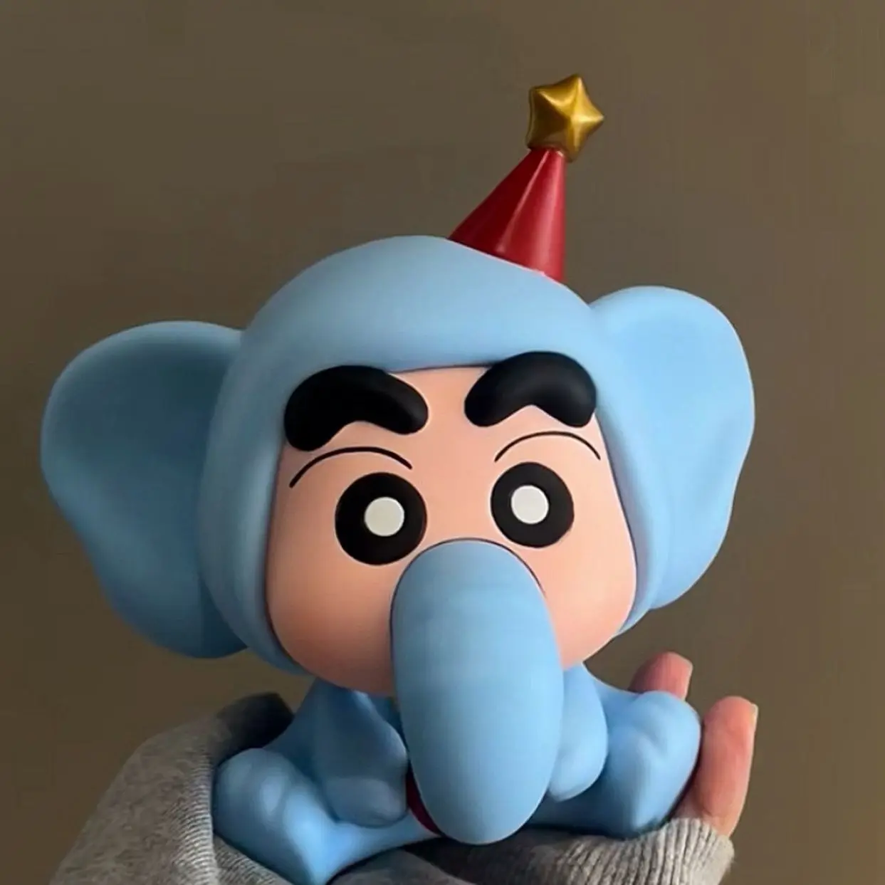 Nowa figurka Słoniaka Crayon Shin-Chan, modna zabawka, blind box, kreatywna i urocza ozdoba samochodowa/biurkowa Shin-Chan, prezent urodzinowy