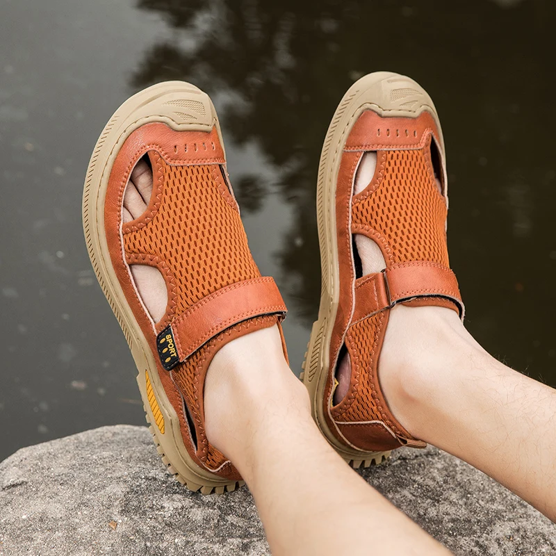 

Мужские летние новые стильные кожаные носки с носком, спортивные полые дышащие сандалии для отдыха на открытом воздухе, пляжная обувь, мужская обувь с сеткой ручной работы