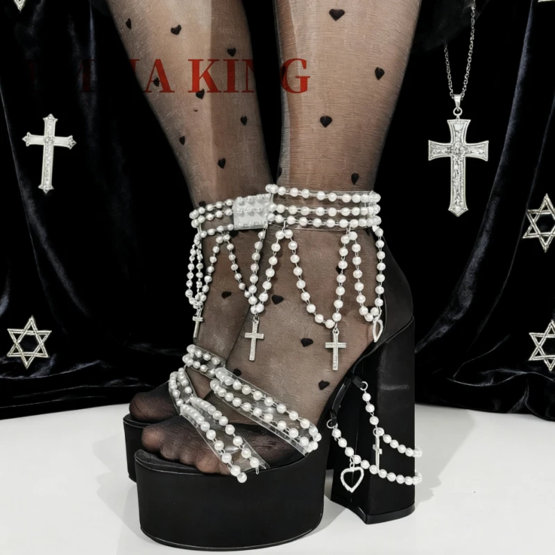 

Босоножки на высоком каблуке с жемчужной цепочкой, свадебные туфли-лодочки на платформе с открытым носком, ювелирный ремешок, странный дизайн, туфли Лолиты с ремешком на щиколотке