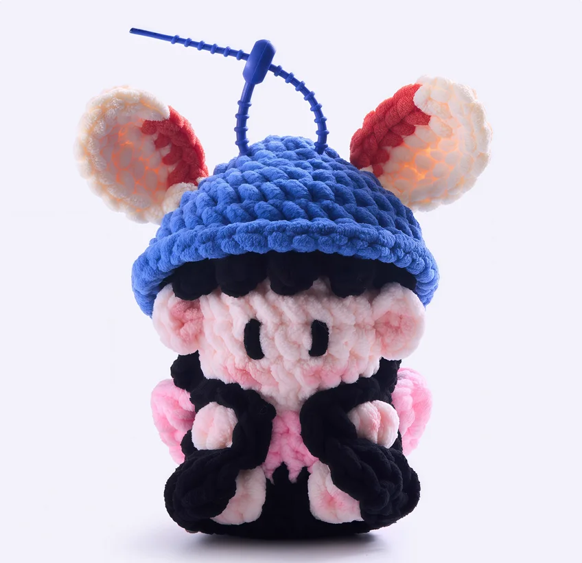 Celebrity merchandise, handmade crocheted dolls, concert support materials, and keychains.