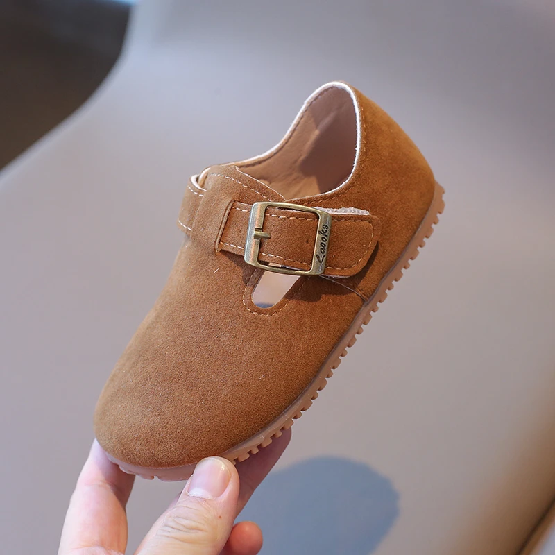 

Мокасины для мальчиков и девочек, Нескользящие милые детские туфли на плоской подошве в стиле ретро, мягкая подошва, новинка 2025, модная детская кожаная обувь на липучке, элегантная