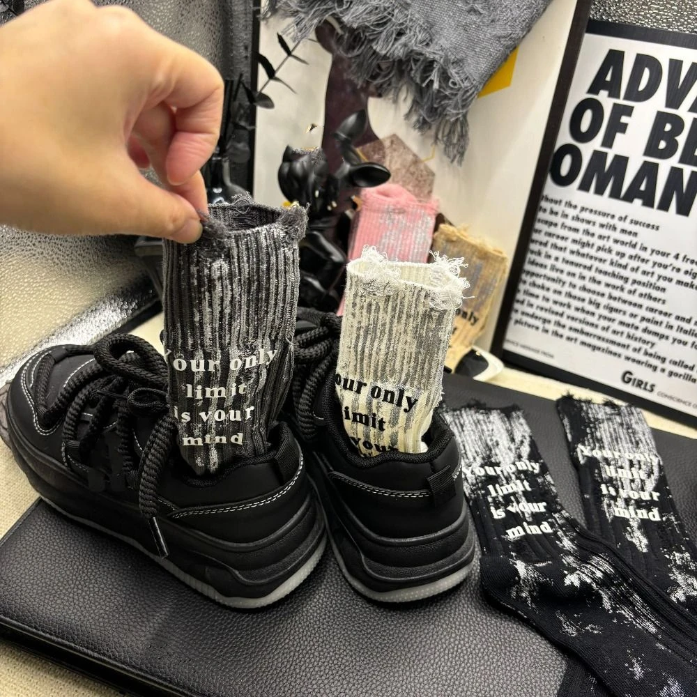 موضة ممزق جوفاء الجوارب النسائية رسالة شريط رسمت جوارب قطنية الجوارب شخصية منتصف العجل الجوارب يوميا #3