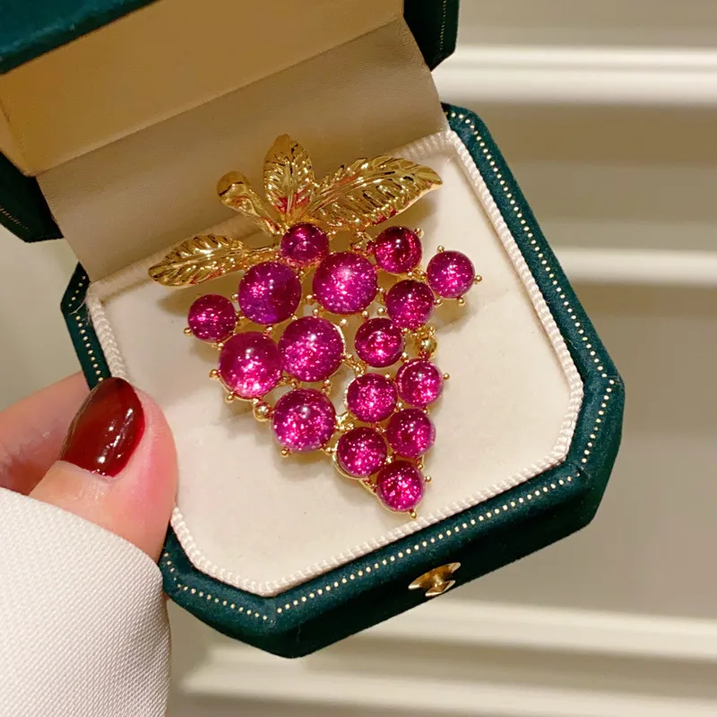 CC Grape Brooches for Women Coat Pins Accessories Rose Red Color Luxury Cardigan Shawl Buckles Elegant Sweater Corsage B321